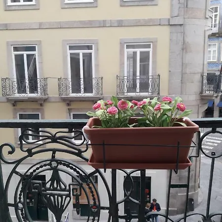 75 Négyzetméteres, 2 Hálószobás Apartman 1 Fürdőszobával óváros Területén